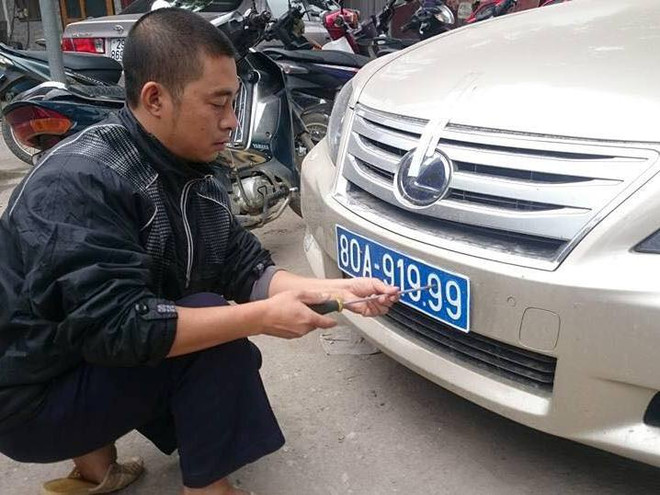 Nhiều ôtô giả danh xe lãnh đạo bị “mắt thần” giao thông phát hiện ảnh 1