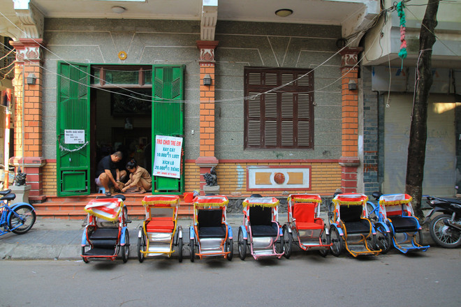 Trẻ em Hà Nội thích thú với dịch vụ cho thuê xích lô mini ảnh 1