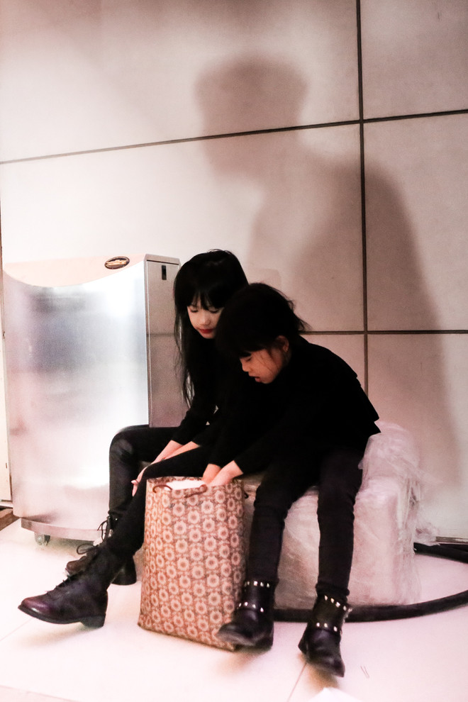 Cận cảnh những mệt mỏi, đớn đau phía sau ánh đèn catwalk hào nhoáng ảnh 12