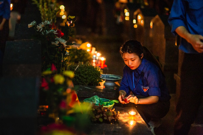 Những khoảnh khắc xúc động trong Lễ tri ân các anh hùng liệt sỹ ảnh 12