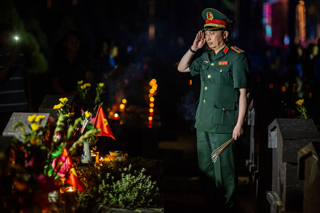 Những khoảnh khắc xúc động trong Lễ tri ân các anh hùng liệt sỹ ảnh 5