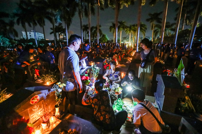 Những khoảnh khắc xúc động trong Lễ tri ân các anh hùng liệt sỹ ảnh 9