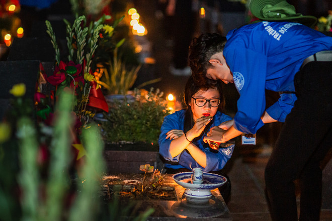 Những khoảnh khắc xúc động trong Lễ tri ân các anh hùng liệt sỹ ảnh 7