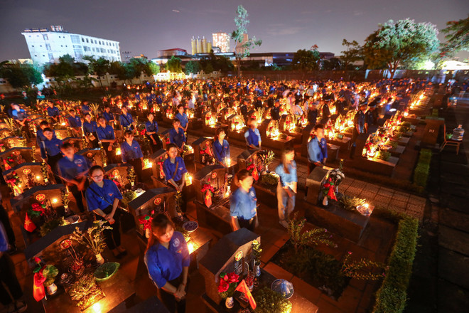 Những khoảnh khắc xúc động trong Lễ tri ân các anh hùng liệt sỹ ảnh 1