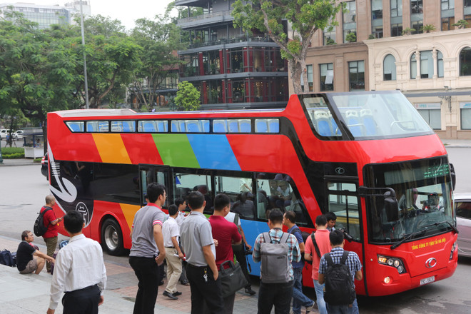 Cận cảnh xe buýt 2 tầng độc đáo phục vụ khách du lịch ở Hà Nội ảnh 2