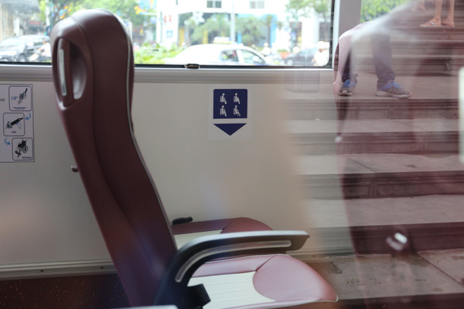 Cận cảnh xe buýt 2 tầng độc đáo phục vụ khách du lịch ở Hà Nội ảnh 8