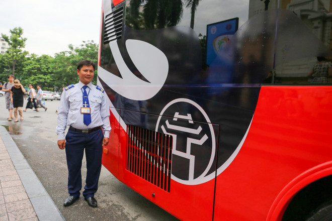 Cận cảnh xe buýt 2 tầng độc đáo phục vụ khách du lịch ở Hà Nội ảnh 6