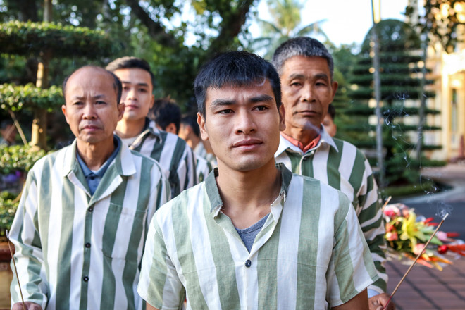 Khoảnh khắc hạnh phúc ngày đặc xá phạm nhân năm 2016 ảnh 2