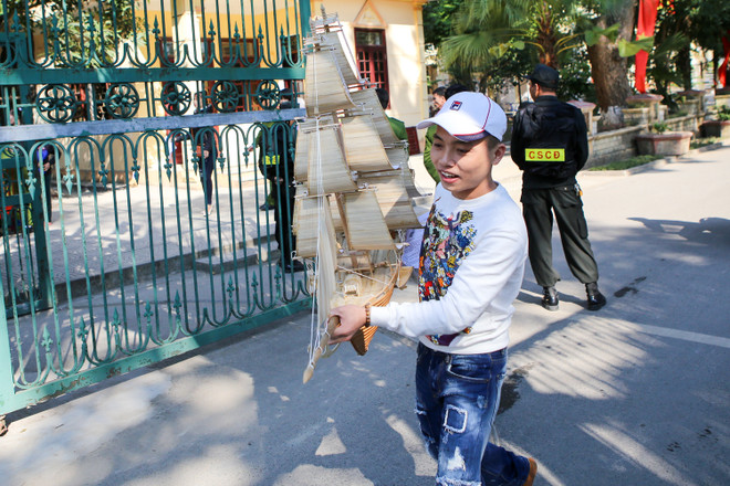 Khoảnh khắc hạnh phúc ngày đặc xá phạm nhân năm 2016 ảnh 14