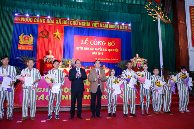 Khoảnh khắc hạnh phúc ngày đặc xá phạm nhân năm 2016 ảnh 3