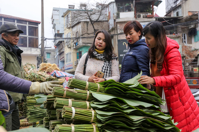 Cựu học sinh Hà Nội gói 2018 bánh chưng đưa Tết sớm đến người nghèo ảnh 5
