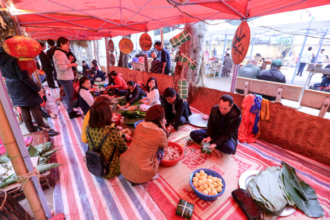 Cựu học sinh Hà Nội gói 2018 bánh chưng đưa Tết sớm đến người nghèo ảnh 2