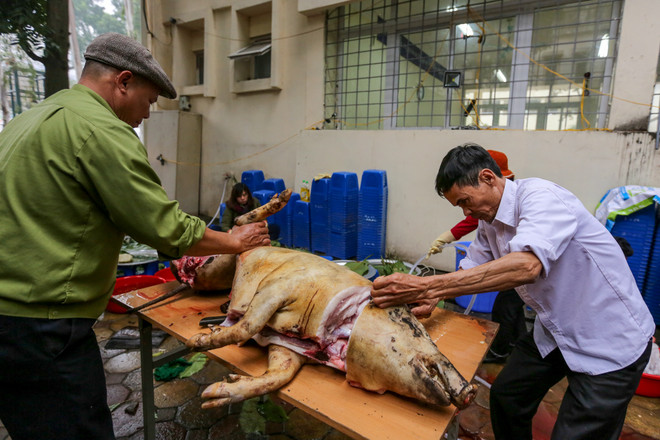 Cựu học sinh Hà Nội gói 2018 bánh chưng đưa Tết sớm đến người nghèo ảnh 8