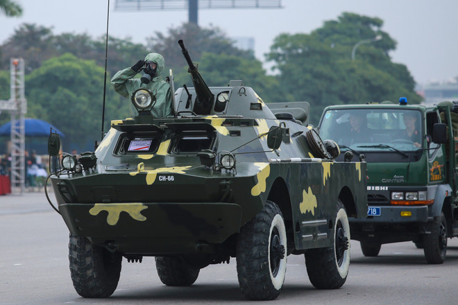 Trực thăng phối hợp với dàn xe bọc thép tham gia bảo vệ Đại hội Đảng ảnh 8