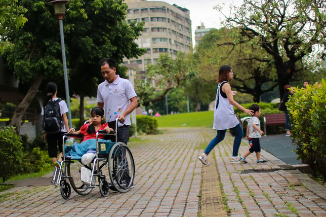 Bài 3: Ước mơ chưa tròn và những ca mổ đau đớn của cô bé chân voi ảnh 2