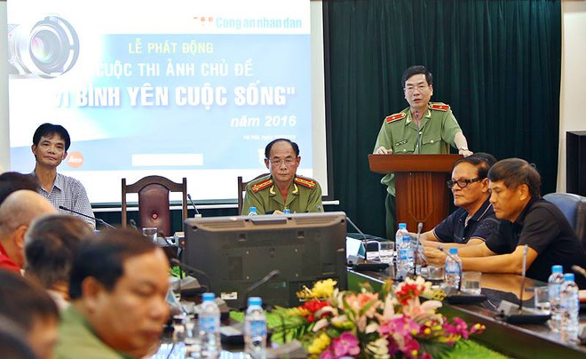 Cuộc thi ảnh “Vì bình yên cuộc sống” tôn vinh người chiến sỹ Công an ảnh 1
