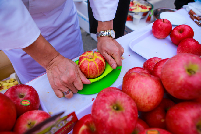 Cận cảnh loại táo Aomori nổi tiếng của Nhật Bản tại Hà Nội ảnh 6