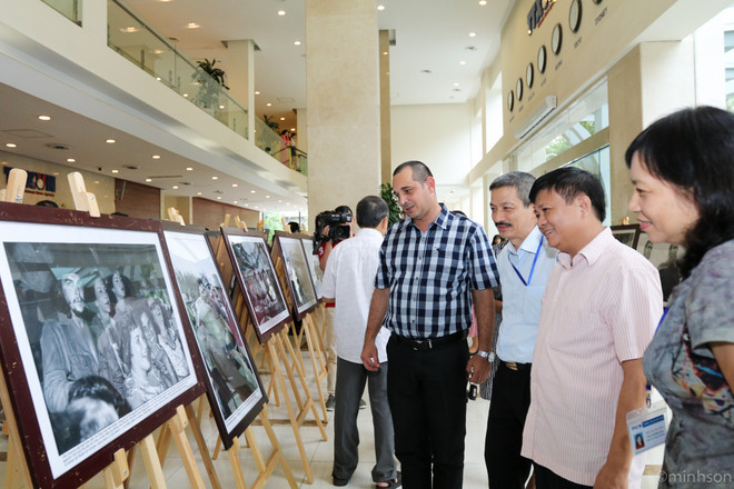 TTXVN khai mạc triển lãm ảnh về huyền thoại Che Guevara ảnh 11