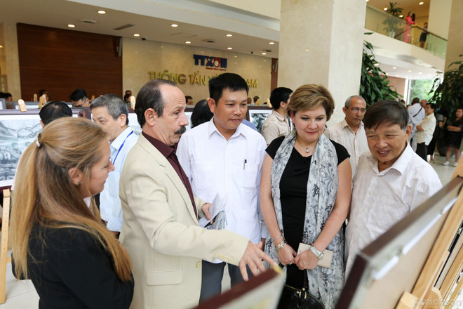 TTXVN khai mạc triển lãm ảnh về huyền thoại Che Guevara ảnh 12