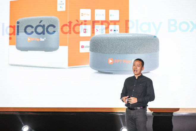Anh Lê Trọng Đức - Giám đốc dự án FPT Play Box giới thiệu về sản phẩm. (Ảnh: Minh Sơn/Vietnam+) FPT ra mắt TV Playbox kết hợp loa thông minh đầu tiên trên thế giới ảnh 2