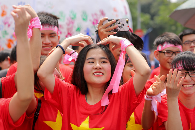 Giới trẻ xếp hình sao năm cánh hưởng ứng Ngày Sở hữu trí tuệ thế giới ảnh 9