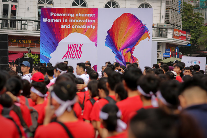 Giới trẻ xếp hình sao năm cánh hưởng ứng Ngày Sở hữu trí tuệ thế giới ảnh 8