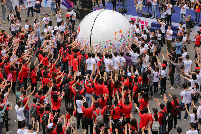 Giới trẻ xếp hình sao năm cánh hưởng ứng Ngày Sở hữu trí tuệ thế giới ảnh 15