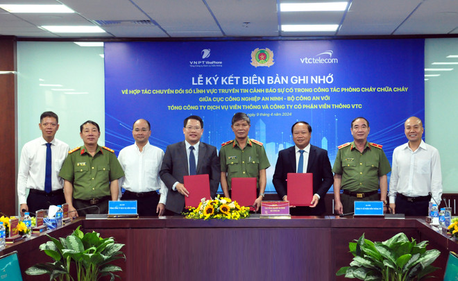 (Ảnh: VNPT) Lãnh đạo 3 bên chụp ảnh lưu niệm tại buổi lễ ký kết.jpg