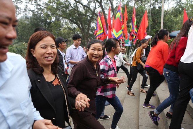 Giỗ tổ tại Đền Hùng bất ngờ vắng vẻ trong ngày khai hội ảnh 10