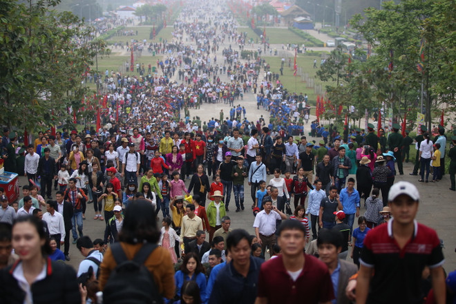 Giỗ tổ tại Đền Hùng bất ngờ vắng vẻ trong ngày khai hội ảnh 12