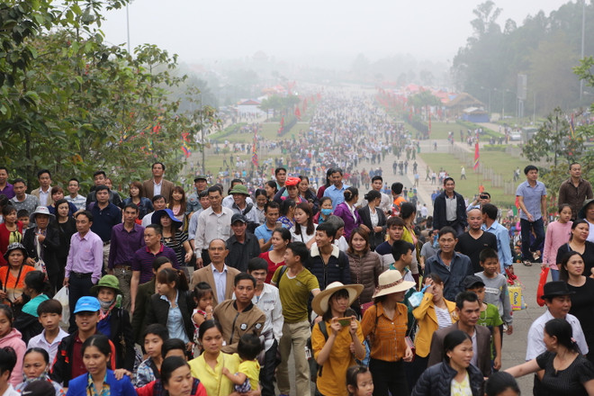 Giỗ tổ tại Đền Hùng bất ngờ vắng vẻ trong ngày khai hội ảnh 11