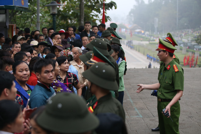 Giỗ tổ tại Đền Hùng bất ngờ vắng vẻ trong ngày khai hội ảnh 4