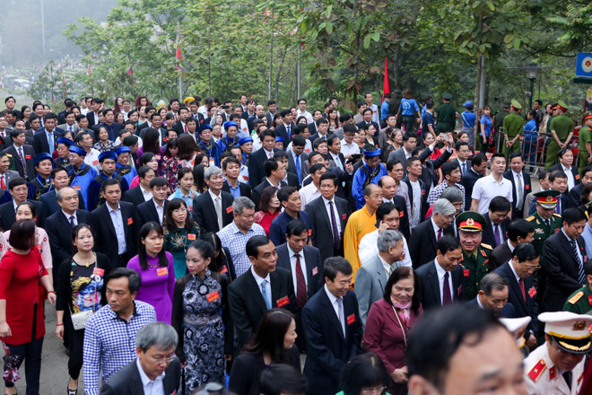 Giỗ tổ tại Đền Hùng bất ngờ vắng vẻ trong ngày khai hội ảnh 7