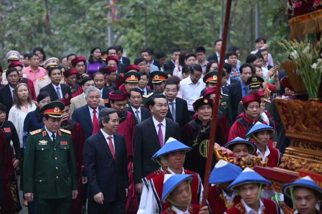 Giỗ tổ tại Đền Hùng bất ngờ vắng vẻ trong ngày khai hội ảnh 5