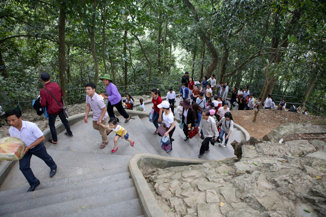 Đền Hùng nhộn nhịp trước khai lễ, hàng nghìn du khách đổ về dâng hương ảnh 9