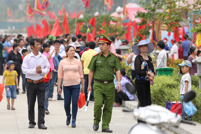 Đền Hùng nhộn nhịp trước khai lễ, hàng nghìn du khách đổ về dâng hương ảnh 7