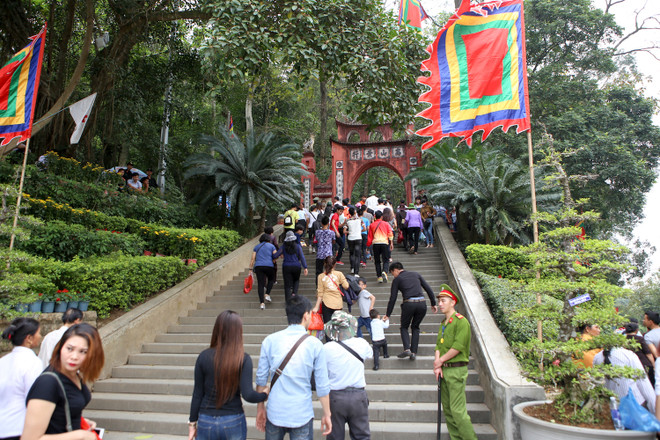 Đền Hùng nhộn nhịp trước khai lễ, hàng nghìn du khách đổ về dâng hương ảnh 6