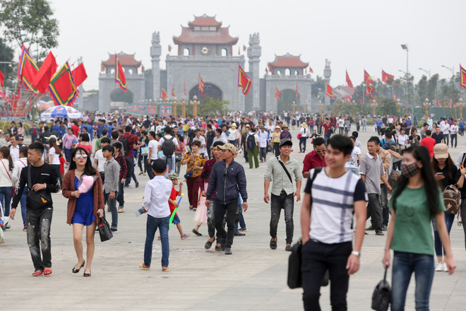 Đền Hùng nhộn nhịp trước khai lễ, hàng nghìn du khách đổ về dâng hương ảnh 2