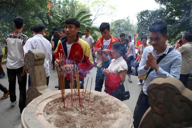 Đền Hùng nhộn nhịp trước khai lễ, hàng nghìn du khách đổ về dâng hương ảnh 10
