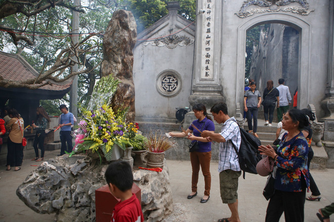Đền Hùng nhộn nhịp trước khai lễ, hàng nghìn du khách đổ về dâng hương ảnh 16