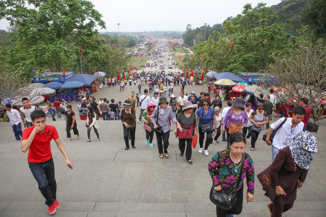 Đền Hùng nhộn nhịp trước khai lễ, hàng nghìn du khách đổ về dâng hương ảnh 4