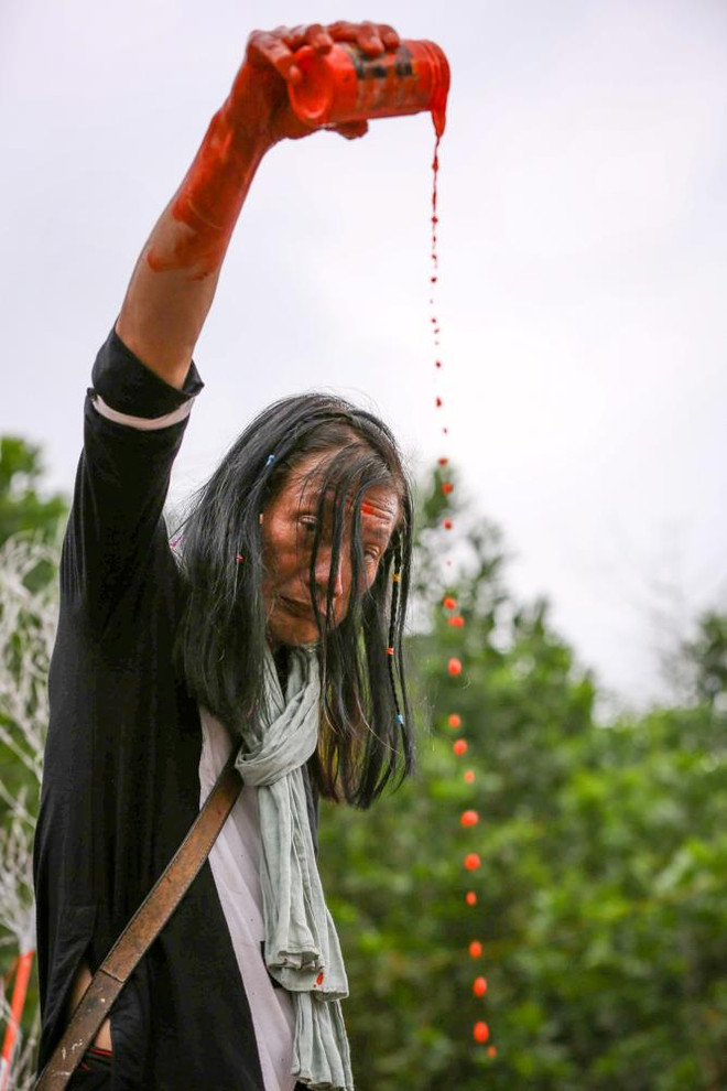 Nghệ sỹ Đào Anh Khánh 'hóa điên' trong Đáo Xuân Chín ảnh 8