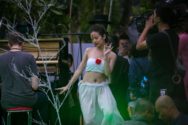 Nghệ sỹ Đào Anh Khánh 'hóa điên' trong Đáo Xuân Chín ảnh 12