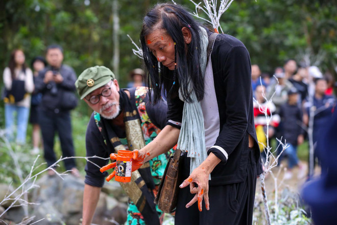 Nghệ sỹ Đào Anh Khánh 'hóa điên' trong Đáo Xuân Chín ảnh 6