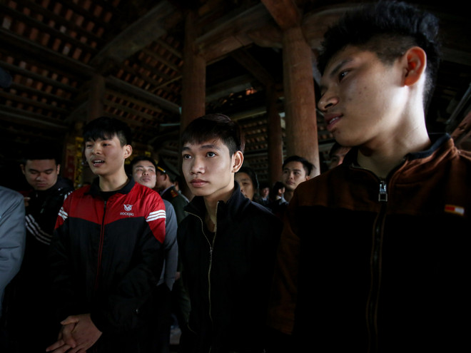 Vĩnh Phúc: Chen lấn cướp chiếu cói ở lễ hội 'Đúc Bụt' đầu năm ảnh 2