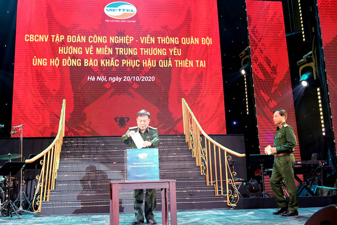 Viettel quyên góp 10 tỷ đồng hỗ trợ đồng bào miền Trung ảnh 1
