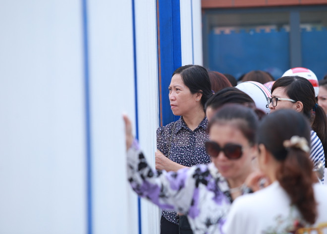 Thí sinh hốt hoảng khi không được vào thi vì mặc quần short ảnh 10