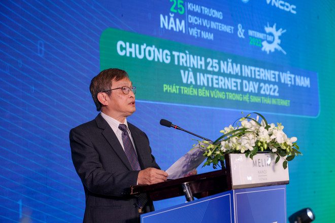 Ông Vũ Hoàng Liên - Chủ tịch Hiệp hội Internet Việt Nam phát biểu tại sự kiện. (Ảnh: Minh Sơn/Vietnam+) Internet là thành tố quan trọng của chuyển đổi số tại Việt Nam ảnh 2