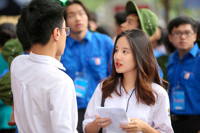 Kỳ thi Trung học Phổ thông Quốc gia 2017 vừa qua xuất hiện rất nhiều thí sinh nữ với khuôn mặt dễ thương. Trong ảnh là nữ sinh Thanh Thư, cựu học sinh trường Trung học Phổ thông Việt Đức, Hà Nội. (Ảnh: Minh Sơn/Vietnam+) Ngắm những nữ sinh xinh đẹp trong kỳ thi THPT Quốc gia 2017 ảnh 1