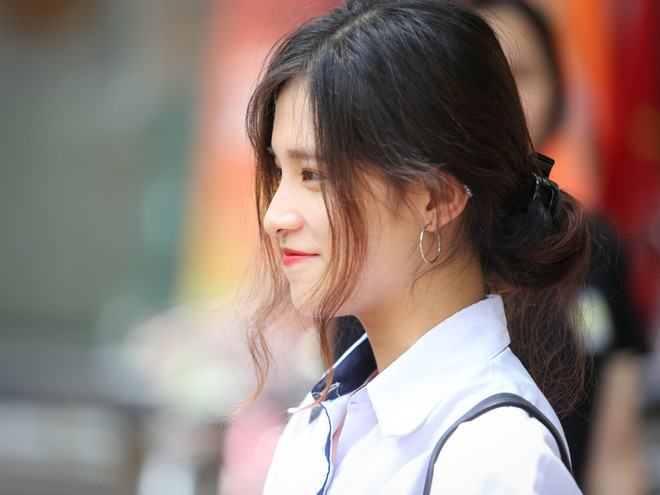 Nụ cười đầy dễ thương của một bạn nữ sau môn thi cuối cùng. (Ảnh: Minh Sơn/Vietnam+) Ngắm những nữ sinh xinh đẹp trong kỳ thi THPT Quốc gia 2017 ảnh 5